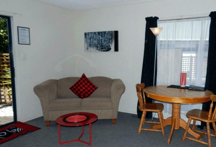 استودیوی استاندارد, Cheviot Park Motor Lodge