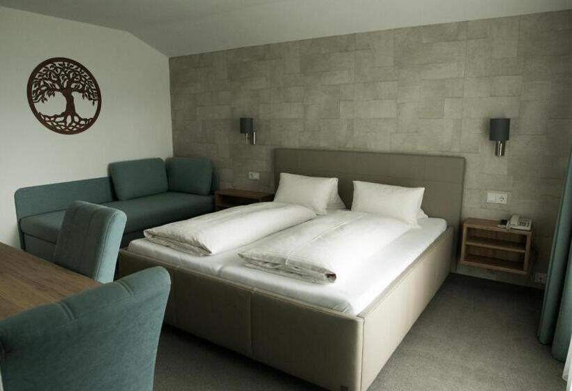 اتاق استاندارد سه نفره, Pension Strobl