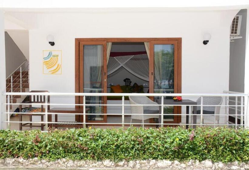 اتاق خانوادگی, Blu Marlin Village