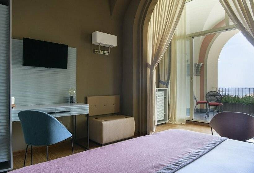 سوییت جونیور با چشم‌انداز دریا, Grand Hotel Portovenere