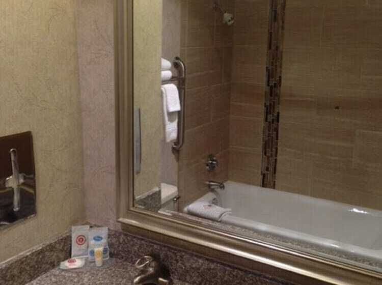 סוויטה, Comfort Inn & Suites Midtown