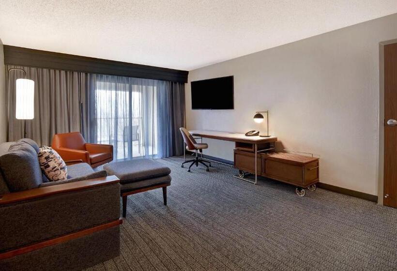 سوئیت با تخت بزرگ, Courtyard By Marriott Cincinnati Airport