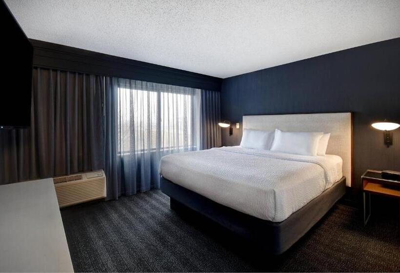 سوئیت با تخت بزرگ, Courtyard By Marriott Cincinnati Airport