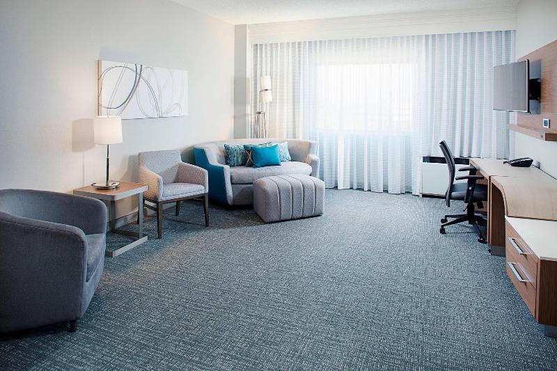 سوئیت با تخت بزرگ, Courtyard Dallas Addison Quorum Drive