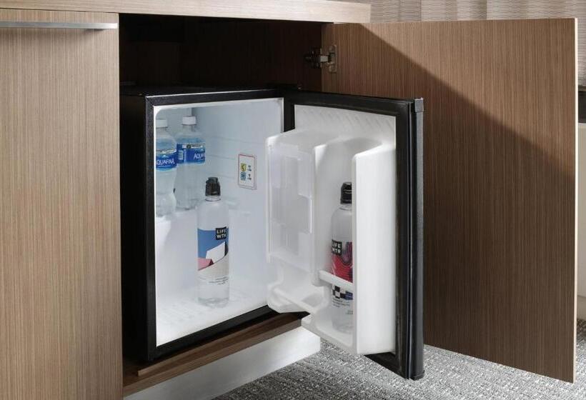 اتاق استاندارد با تخت بزرگ, Courtyard Dallas Addison Quorum Drive