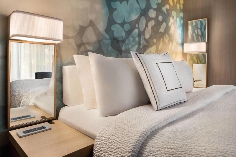 اتاق استاندارد با تخت بزرگ, Courtyard By Marriott Dayton North