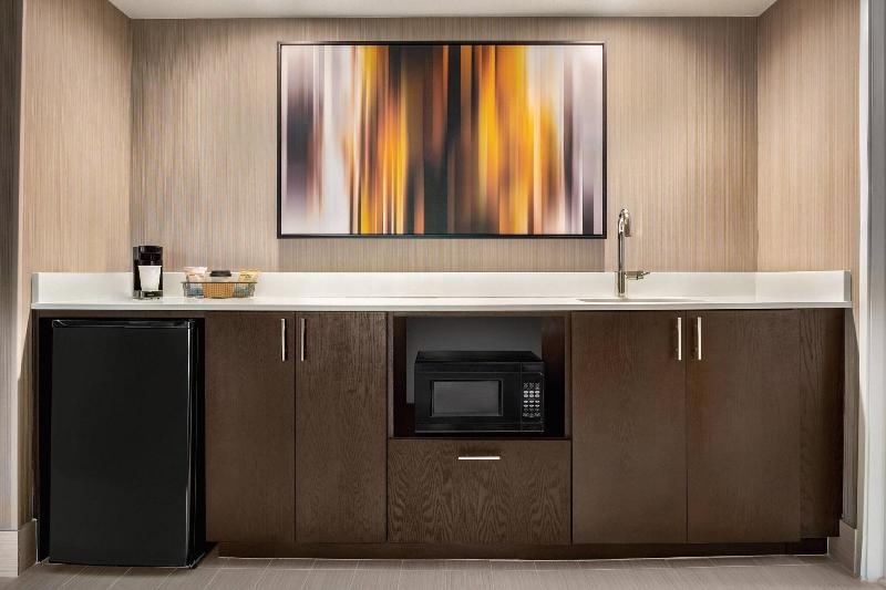 سوئیت با تخت بزرگ, Courtyard By Marriott Dayton North