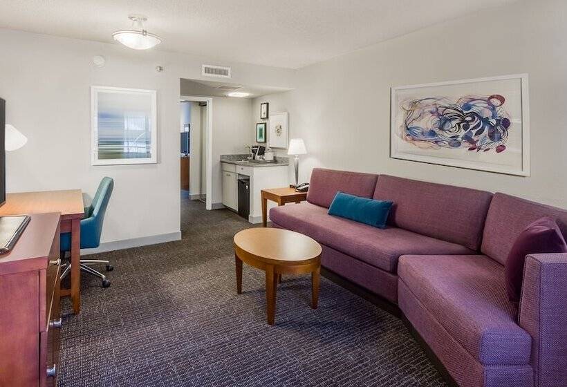 سوییت, Crowne Plaza Suites Arlington, An Ihg
