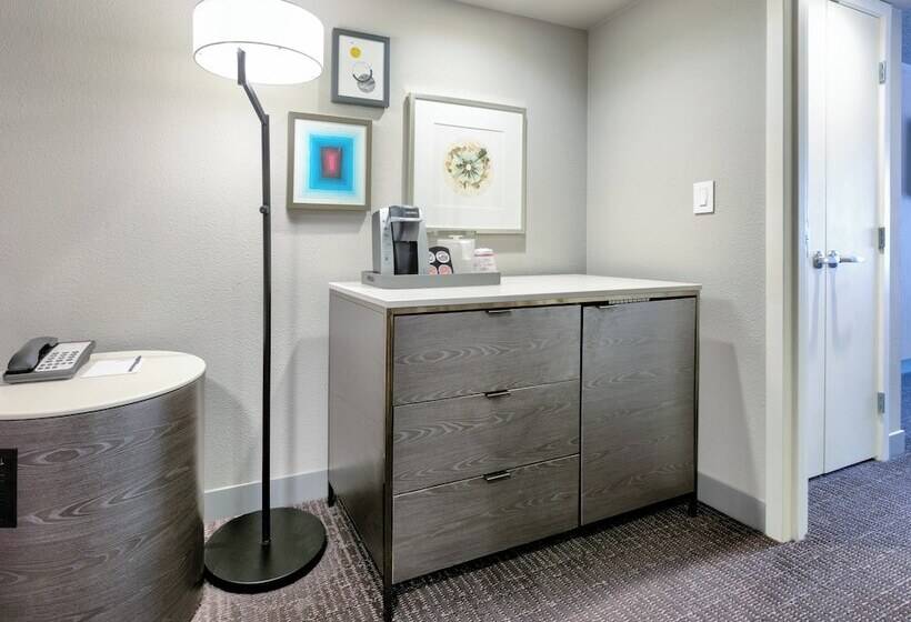 سوییت, Crowne Plaza Suites Arlington, An Ihg