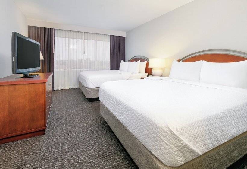 سوییت, Crowne Plaza Suites Arlington, An Ihg