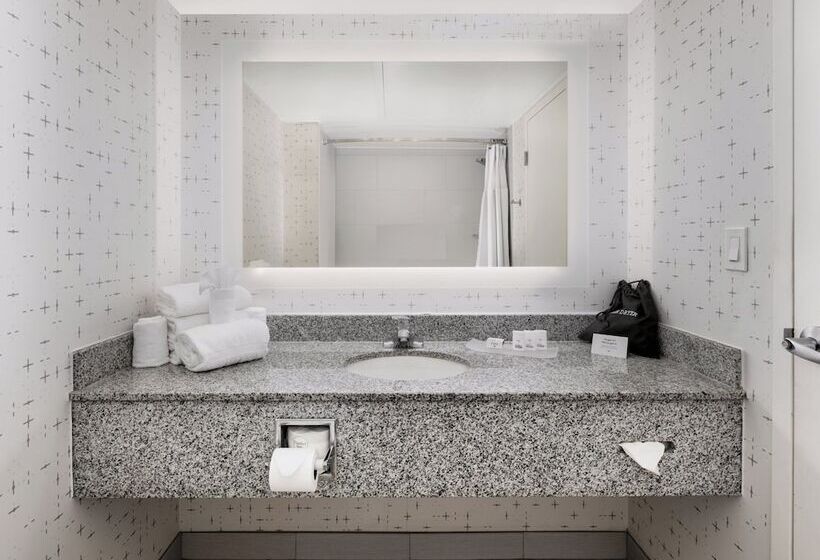 سوئیت برای معلولان, Crowne Plaza Suites Arlington, An Ihg