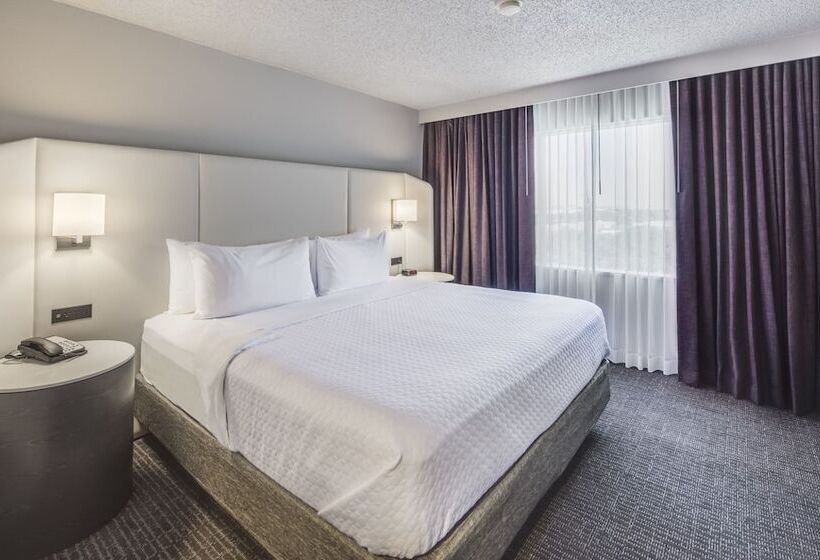 سوئیت برای معلولان, Crowne Plaza Suites Arlington, An Ihg