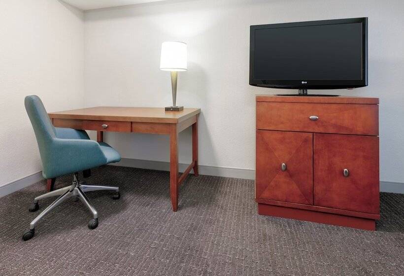 سوییت, Crowne Plaza Suites Arlington, An Ihg