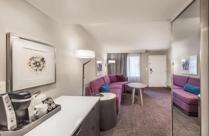 Suite met Kingsize Bed, Crowne Plaza Suites Arlington