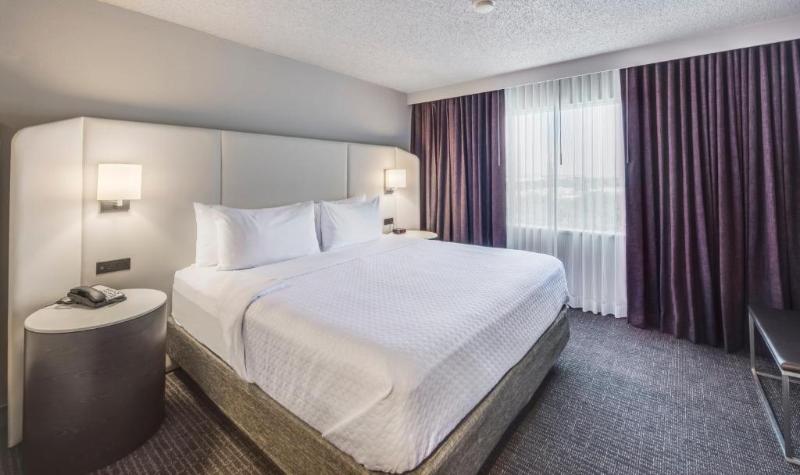 اتاق پرمیوم, Crowne Plaza Suites Arlington, An Ihg