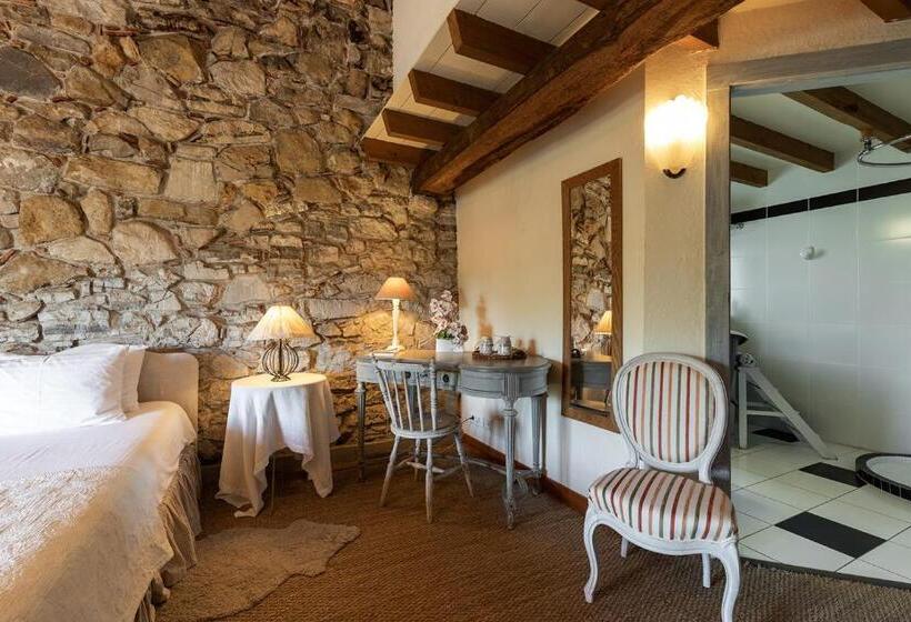 اتاق لوکس, Domaine De Bassilour