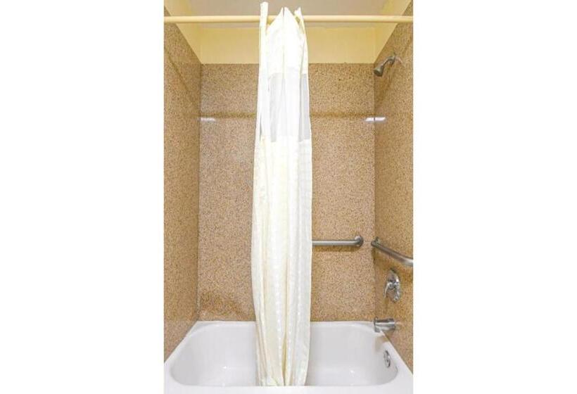 اتاق استاندارد با تخت بزرگ, OYO Hotel Shenandoah Woodlands Mall