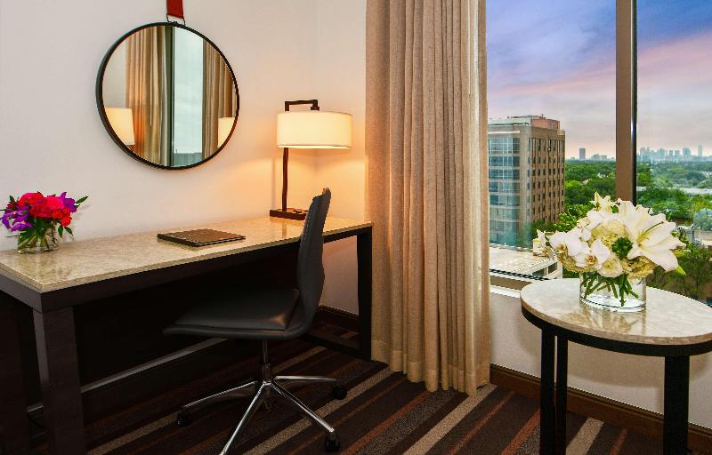 سوئیت جونیور با تخت بزرگ, Hilton Dallas/park Cities