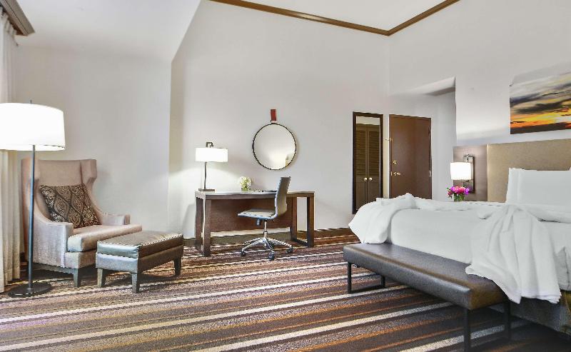 سوئیت جونیور با تخت بزرگ, Hilton Dallas/park Cities