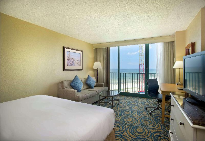 غرفة قياسية مطلّة علي حمام السباحة, Hilton Daytona Beach Oceanfront Resort