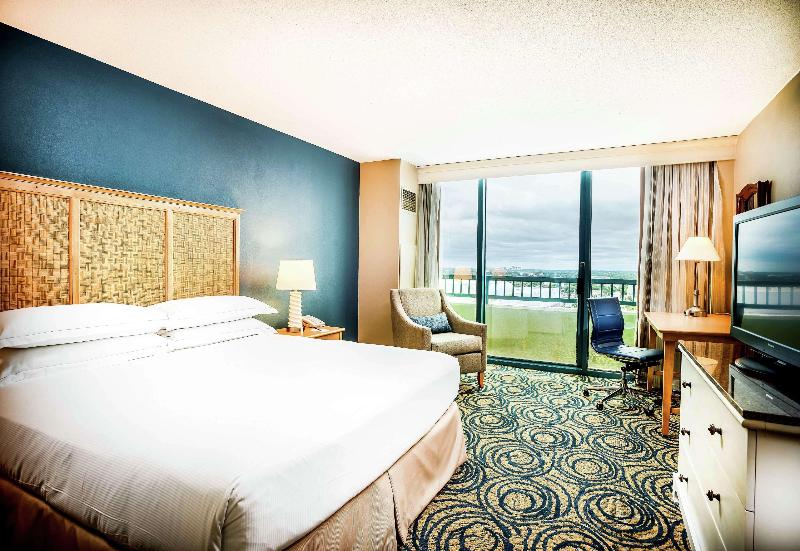 اتاق استاندارد با تخت بزرگ, Hilton Daytona Beach Oceanfront Resort