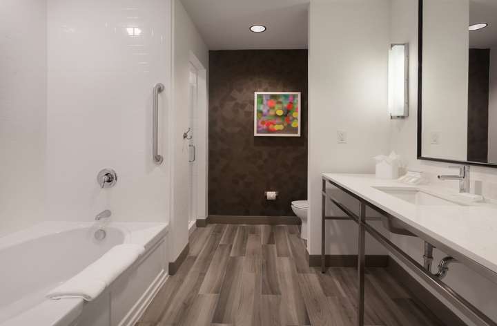 اتاق استاندارد با تخت بزرگ, Hilton Daytona Beach Oceanfront Resort