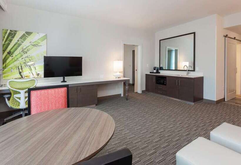 اتاق استاندارد با تخت بزرگ, Hilton Daytona Beach Oceanfront Resort