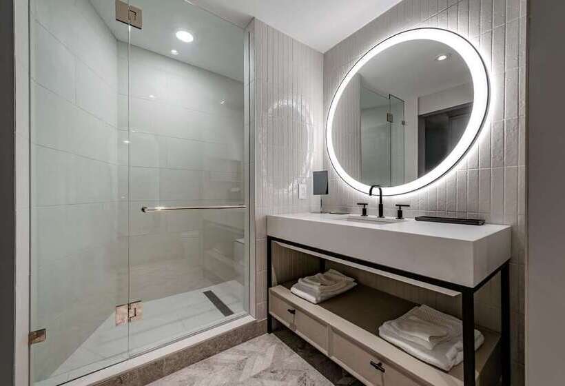 اتاق لوکس با تخت بزرگ, Hilton Philadelphia City Avenue