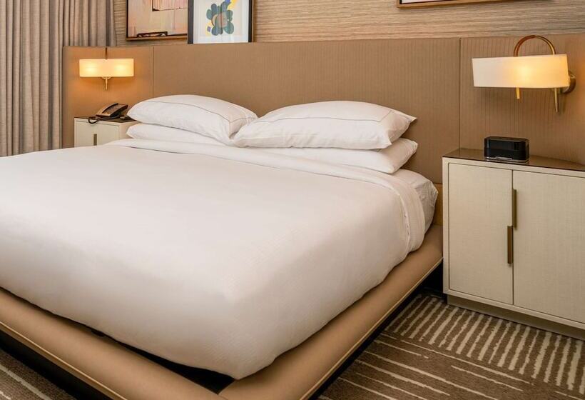 اتاق استاندارد با تخت دو نفره بزرگ برای معلولان, Hilton San Diego Gaslamp Quarter