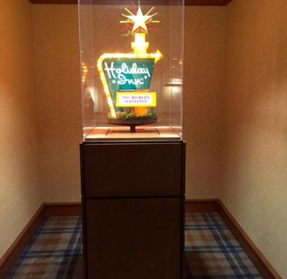 اتاق استاندارد با تخت بزرگ برای معلولان, Holiday Inn Memphis University Of Memphis, An Ihg