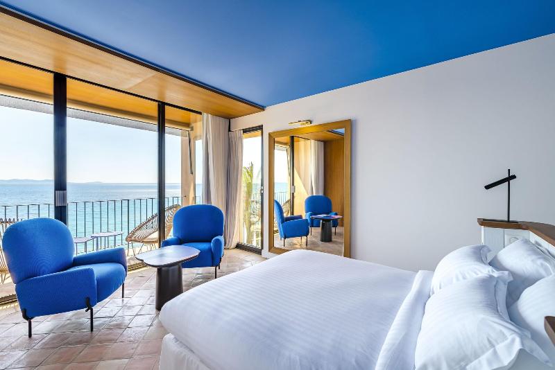 Deluxe Kamer met Uitzicht op Zee en Balkon, Hôtel Le Bailli De Suffren