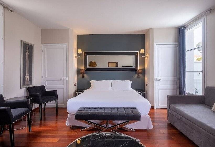 اتاق لوکس با چشم‌انداز دریا, La Villa Mauresque