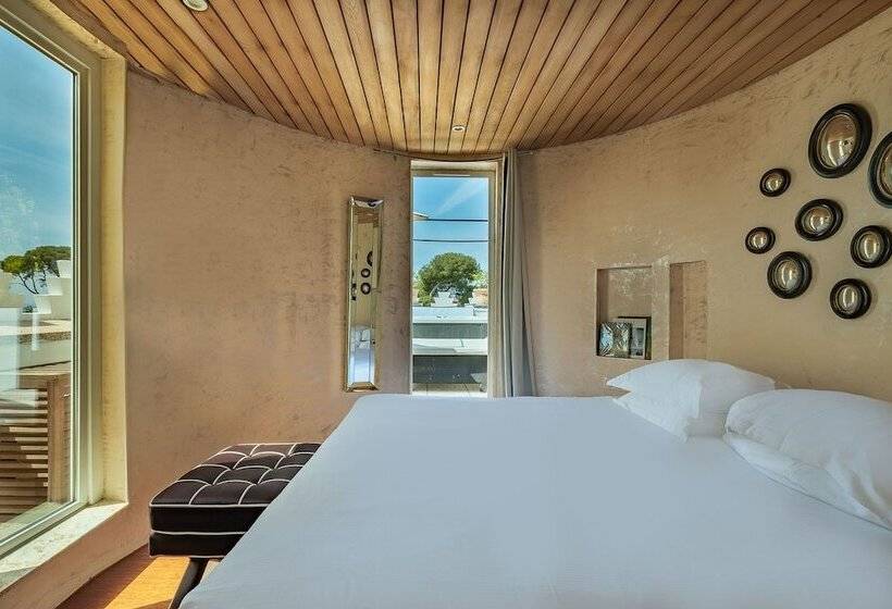 اتاق لوکس با چشم‌انداز دریا, La Villa Mauresque