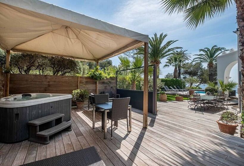 سوییت جونیور با چشم‌انداز دریا, La Villa Mauresque