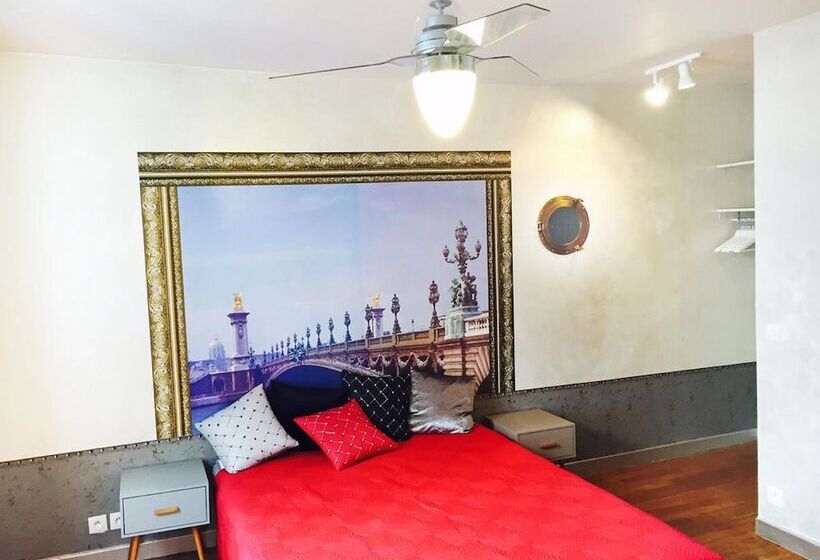 استودیوی استاندارد, Le Pavillon