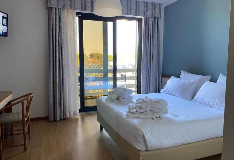 اتاق استاندارد با چشم‌انداز دریاچه, Alevic Hotel Sirmione