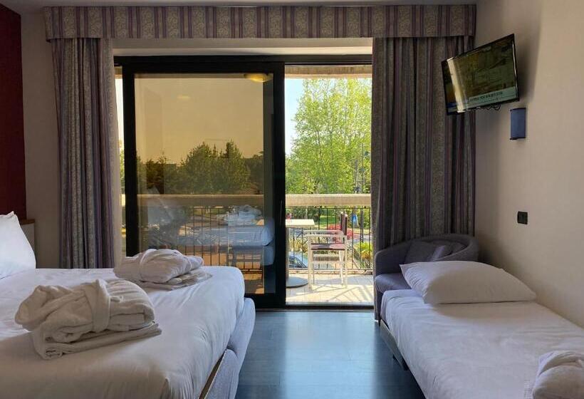 اتاق استاندارد سه تخته با بالکن, Alevic Hotel Sirmione