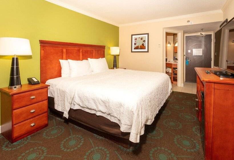 اتاق استاندارد با تخت بزرگ, Hampton Inn Daytona Speedwayairport