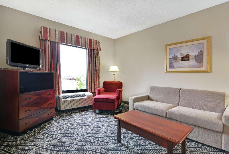 سوئیت با تخت بزرگ, Hampton Inn Fayetteville