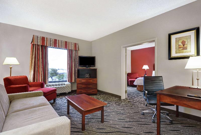 سوئیت با تخت بزرگ, Hampton Inn Fayetteville