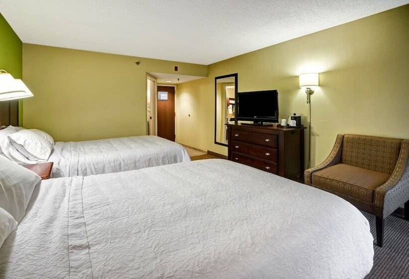 غرفه قياسيه سريرين مزدوجين, Hampton Inn Morgantown