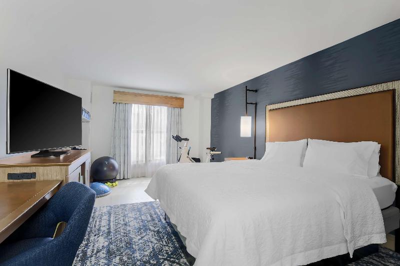 اتاق استاندارد با تخت بزرگ, Hampton Inn & Suites Austindowntown/convention Center