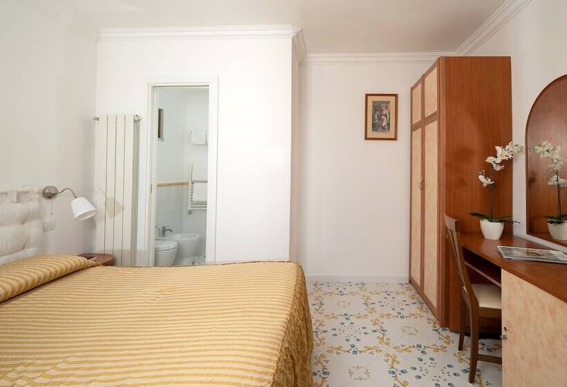 Chambre Standard, Il Girasole Capri