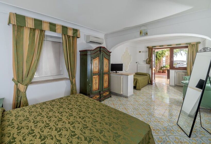 Standard Triple Room, Il Girasole Capri