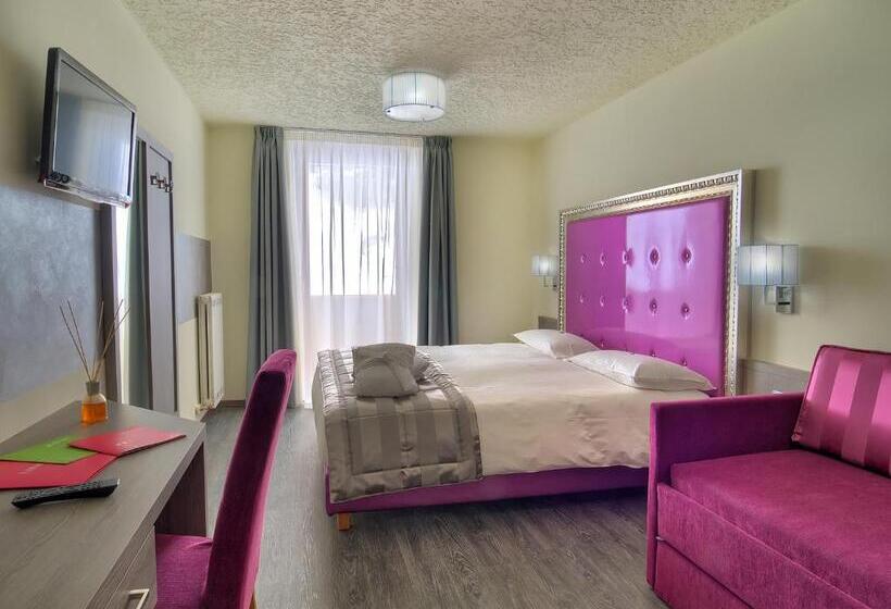 اتاق استاندارد سه نفره, Luna Wellness