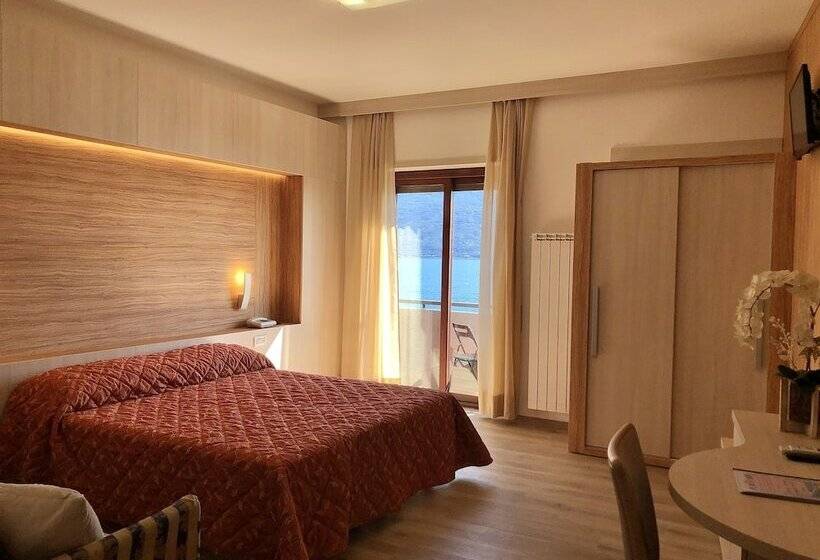 اتاق لوکس با چشم‌انداز دریاچه, Palazzina