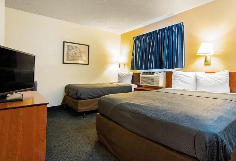Economy Quadruple Room, Studio 6   Fayetteville, Nc   Fort Liberty Area