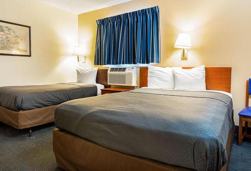 Economy Quadruple Room, Studio 6   Fayetteville, Nc   Fort Liberty Area
