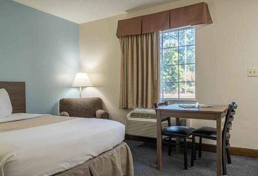 Standard Room Adapted for people with reduced mobility, Suburban Studios Of Wilmington