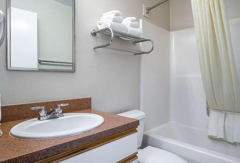 Suite Adapted for people with reduced mobility, Suburban Studios Of Wilmington